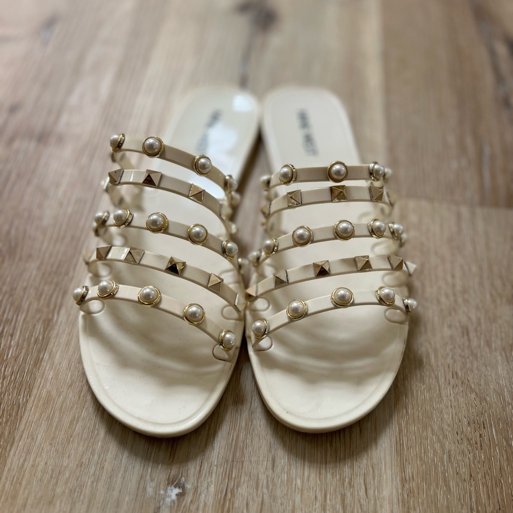 Nine West beige pearl sandals